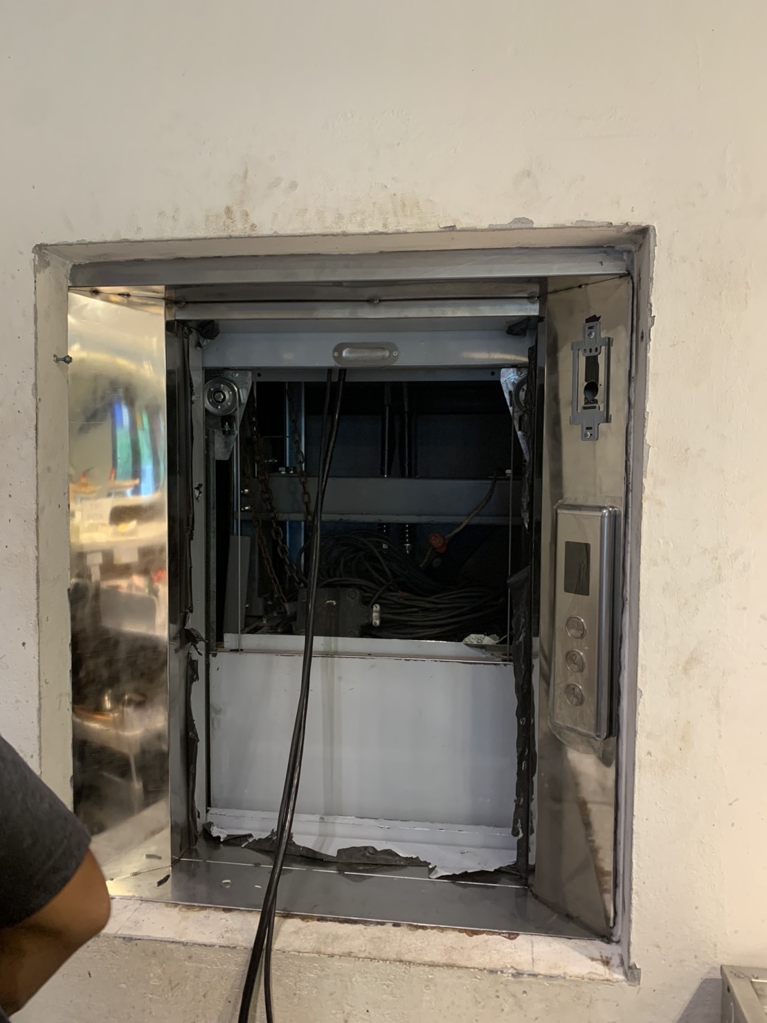 DUMBWAITER 6